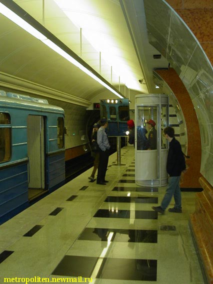 Посадка в поезд к станции 'Киевская'