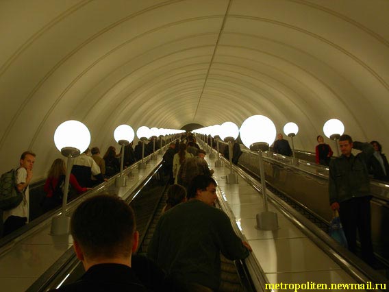 Самый длинный эскалатор в Москве - 126 m - Longest eskalator in Moscow