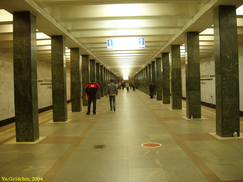 Зал станции, 2004