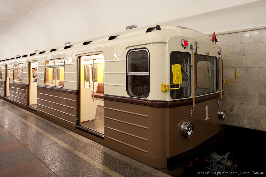 75-anniversary train. ©Photo Igor Vanin, 2010
