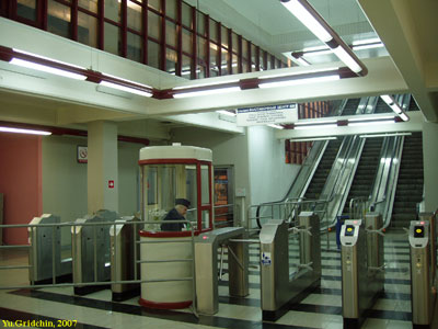 Monorail. Station 'Vystavochniy centr'. ©Photo Yu.Gridchin, 2007
