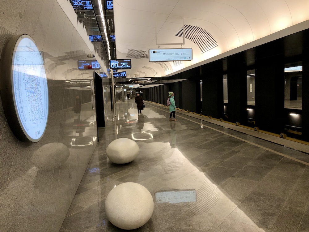 Line 11. Station 'Klenovy bul'var' Photo Yu.Gridchin, 2023