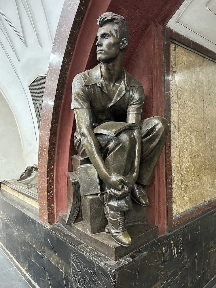 Line 3, station 'Ploschad Revolyucii' Photo Yu.Gridchin, 2025