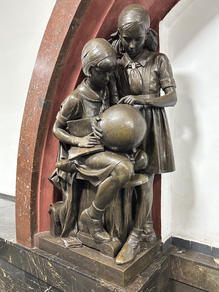 Line 3, station 'Ploschad Revolyucii' Photo Yu.Gridchin, 2025